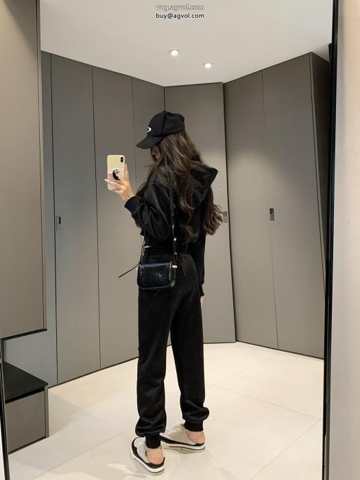 ブランド コピー 販売セットLOEWE人気急上昇2025年春限定 永遠の定番_0_4