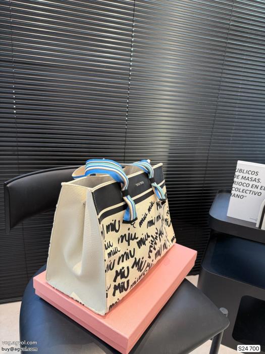 魅力的な新作発表の新作モデルMIUMIUバッグ偽 ブランド 販売_2_2