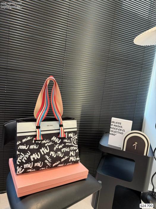 魅力的な新作発表の新作モデルMIUMIUバッグ偽 ブランド 販売_2_5