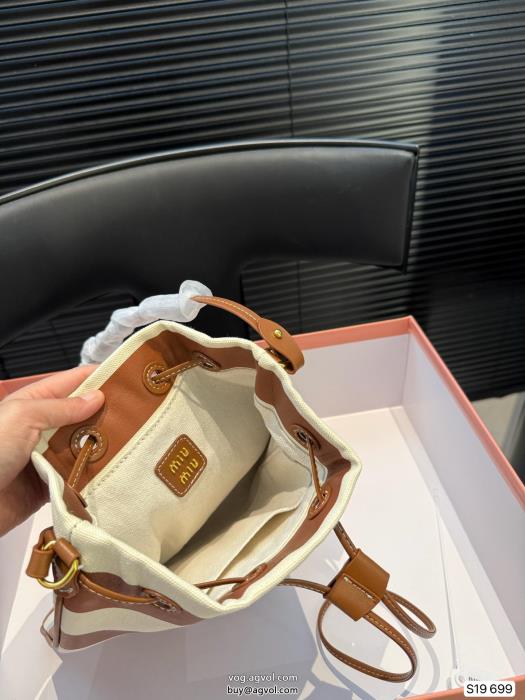 ブランド コピー  MIUMIU数量限定奇跡の入荷数量限定バッグ_0_1