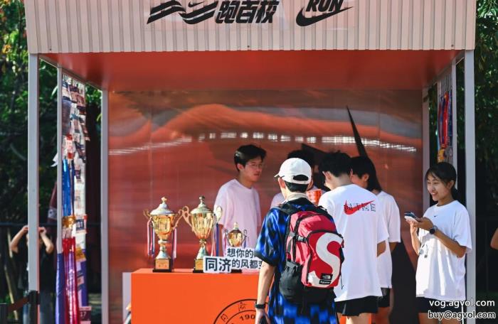 涼しげに演出着回し力抜群のシンプルSUPREME偽 ブランド バッグ_0_1