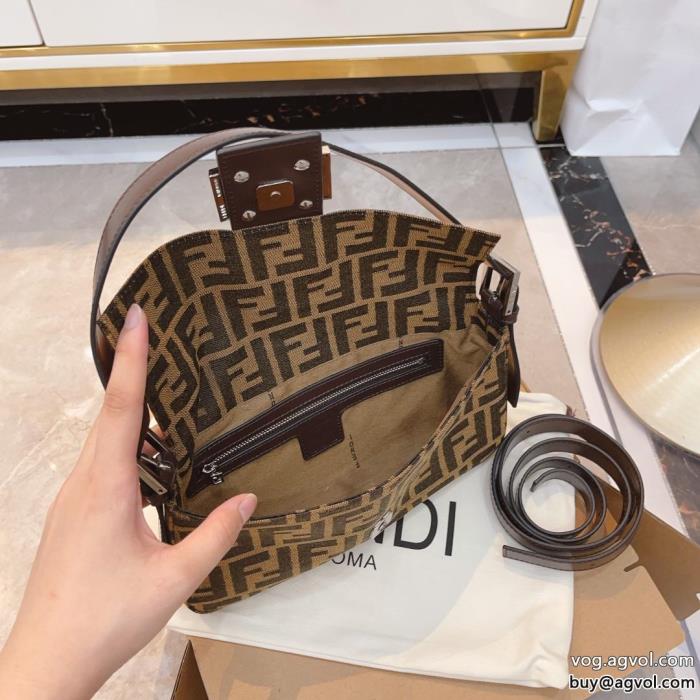 偽 ブランド25ss海外直営セレブや芸能人からも愛用バッグFENDI_0_1