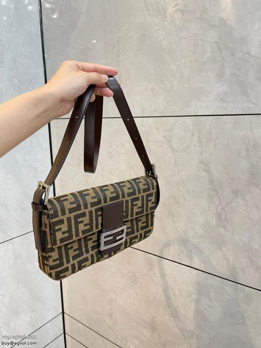 偽 ブランド25ss海外直営セレブや芸能人からも愛用バッグFENDI_0_2