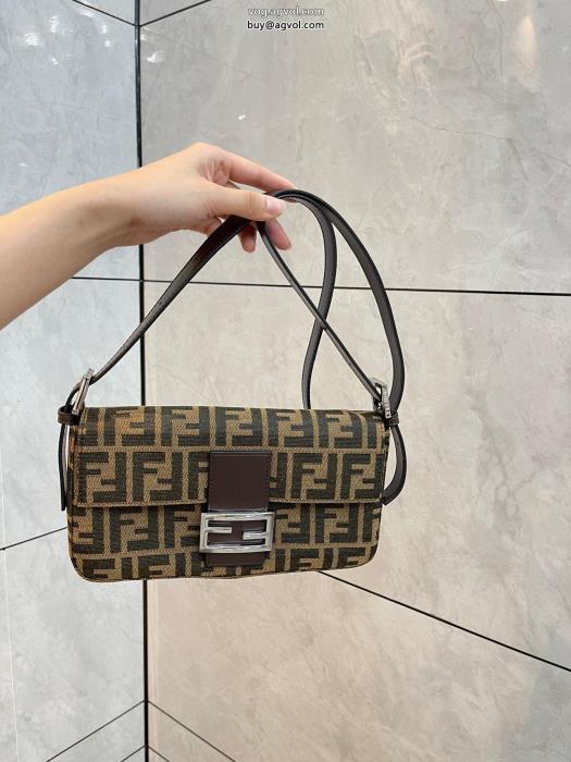 偽 ブランド25ss海外直営セレブや芸能人からも愛用バッグFENDI_0_3