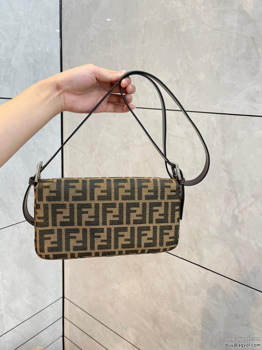 偽 ブランド25ss海外直営セレブや芸能人からも愛用バッグFENDI_0_4