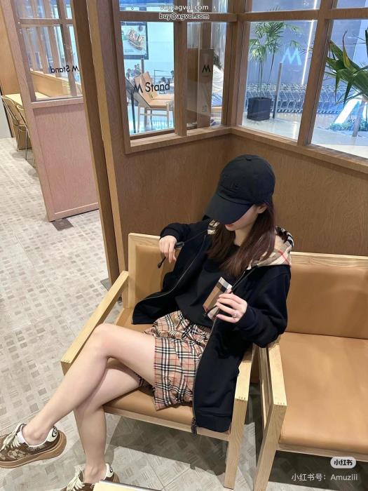 252025の大人コーデ涼しげに演出ブランド 偽物 激安コートBURBERRY_0_2