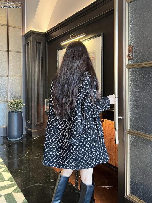 コート適度な光沢感があり高品質素材ブランド コピー 販売 LOUIS VUITTON_0_4