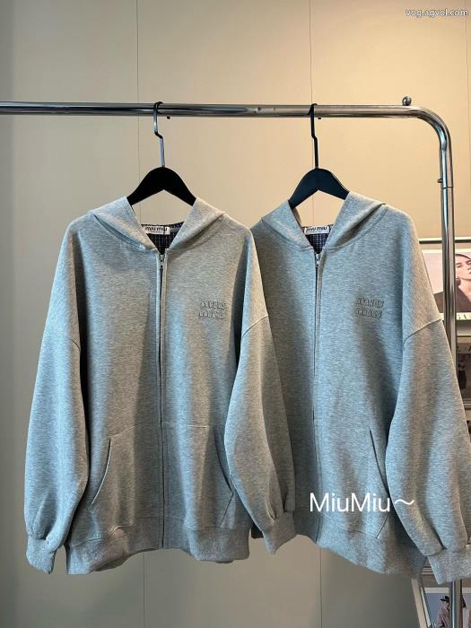最大の魅力ジュアル感強めの着スーパー コピー ブランドコートMIUMIU_0_3