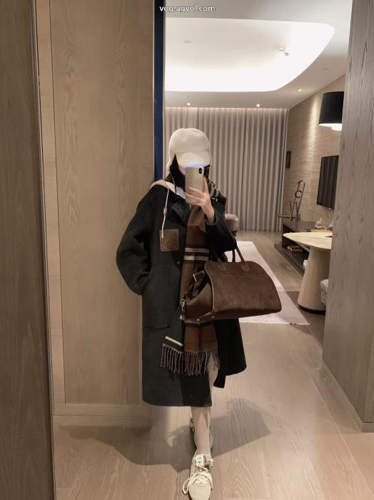 LOEWEコピー ブランド 通販この夏は注目新作2025で人気の限定新作ウールのコート_0_3