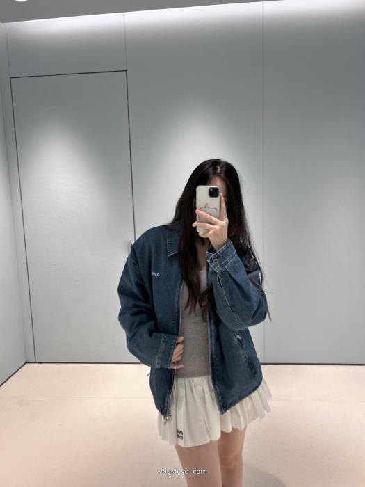 贅沢な逸品素晴らしい秋冬の新作コートMIUMIUブランド コピー 販売_0_2