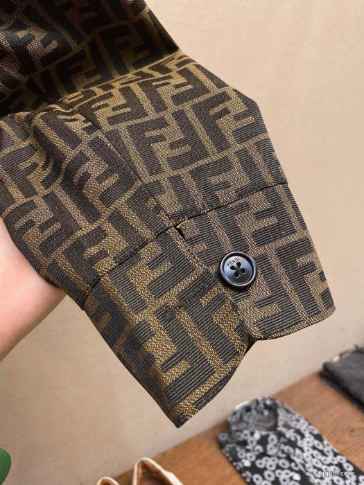 限定デザイン大人気完売前に最終セールコートブランド 偽物FENDI_0_3