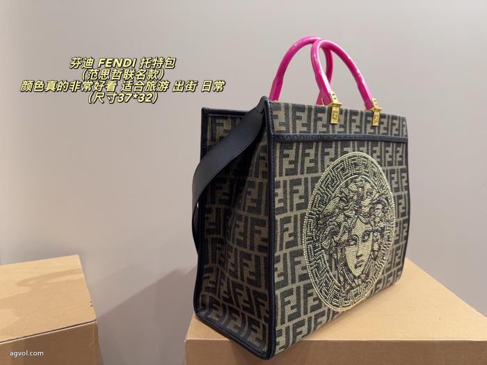 バッグ海外セレブが注目アイテムファッション感満々コピー 通販FENDI_0_1