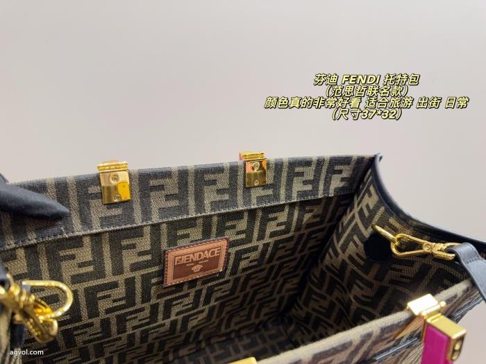 バッグ海外セレブが注目アイテムファッション感満々コピー 通販FENDI_0_2