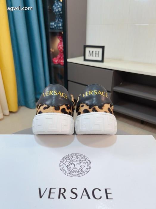スニーカーコピー 商品 販売大注目日本未入荷お洒落さんの愛用率が高いVERSACE_0_0