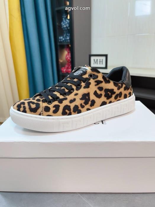 スニーカーコピー 商品 販売大注目日本未入荷お洒落さんの愛用率が高いVERSACE_0_3