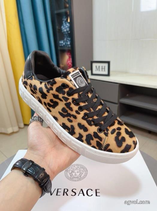 スニーカーコピー 商品 販売大注目日本未入荷お洒落さんの愛用率が高いVERSACE_0_4