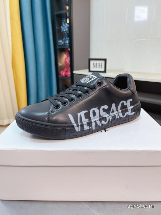 ブランド 激安モード感の高い清潔感で洗練されスニーカーVERSACE_0_1
