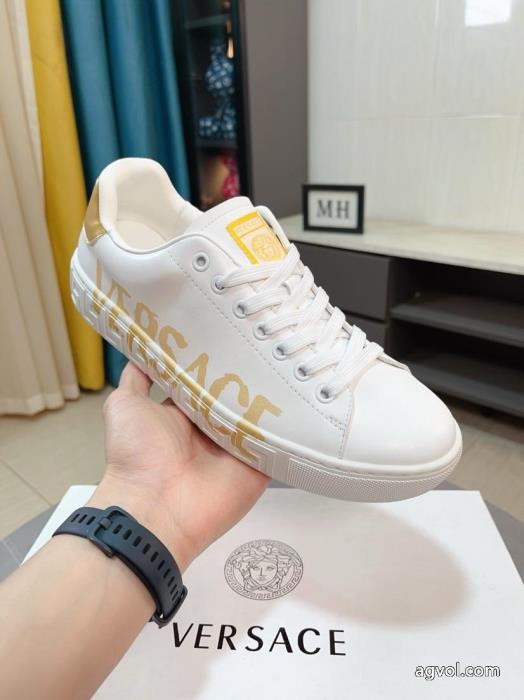 ブランド 激安モード感の高い清潔感で洗練されスニーカーVERSACE_0_4