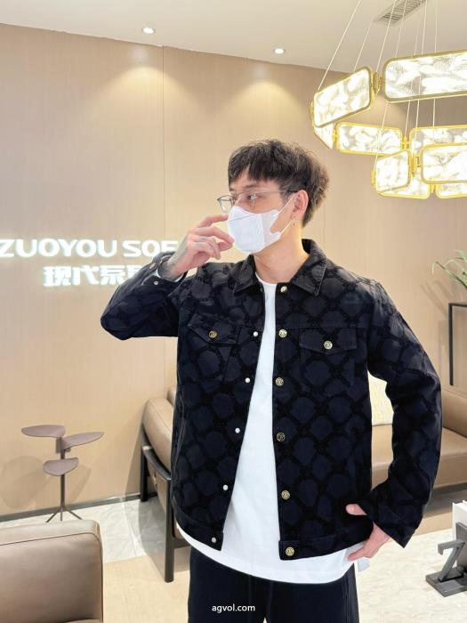 コートVERSACEスーパー コピー 販売新作限定　人気沸騰中2025限定新作_0_3