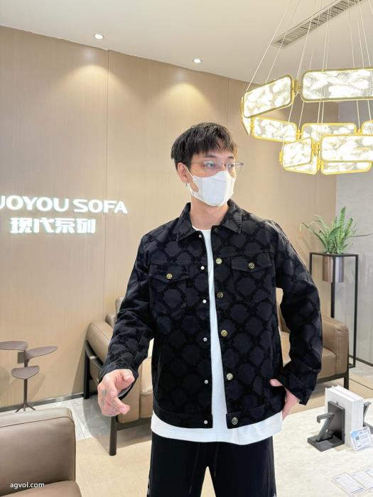 コートVERSACEスーパー コピー 販売新作限定　人気沸騰中2025限定新作_0_4