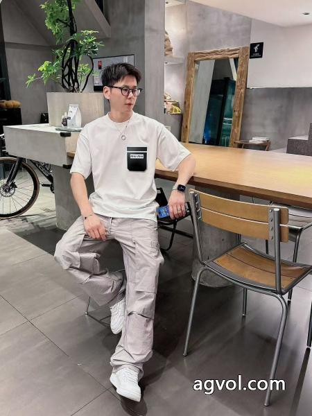 コピー ブランド 販売半袖TシャツVIPセールで破格超あたたかいミュウミュウ_0_2