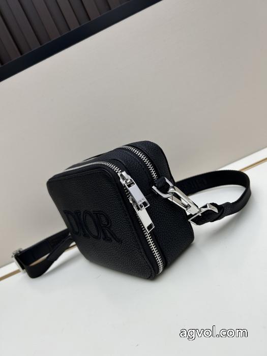 コピー ブランド 通販バッグ季節をまたい新作アイテム完売続出DIOR_0_2