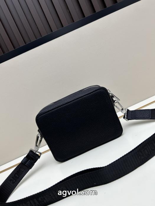 コピー ブランド 通販バッグ季節をまたい新作アイテム完売続出DIOR_0_4