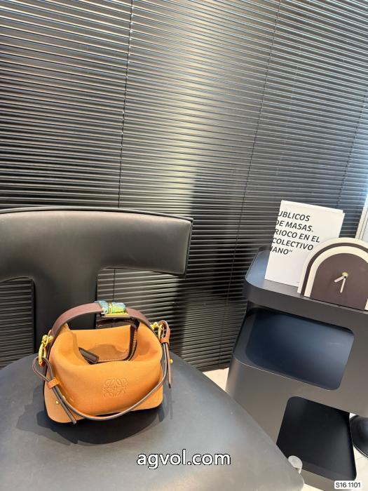 バッグブランド 通販LOEWE上品な落ち感ある北欧ブランド_0_2