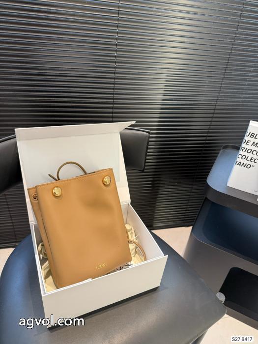 今季大人気のデザイン完売必須ブランド コピー s 級LOEWEバッグ_0_1