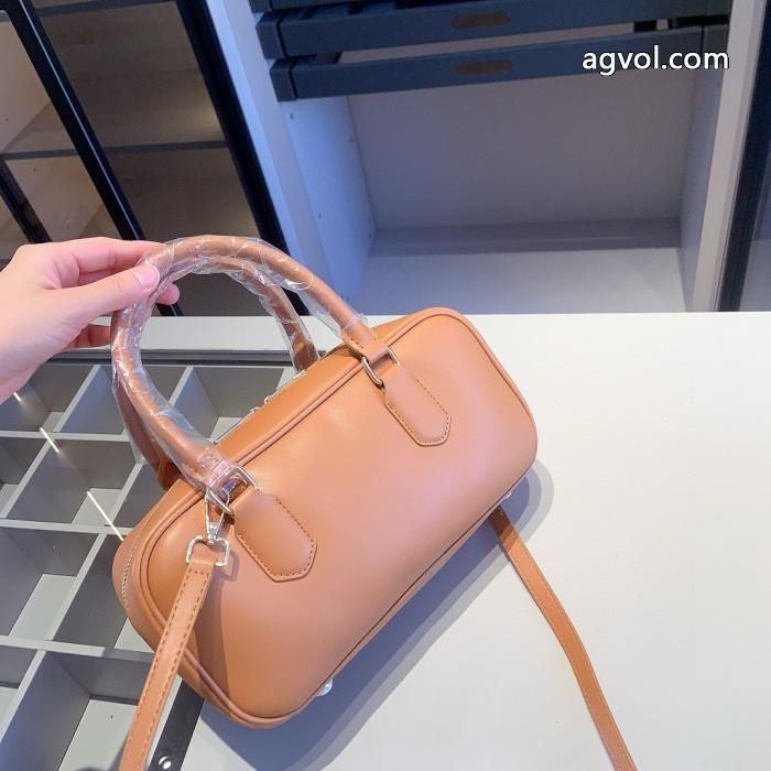 偽 ブランド 販売バッグMIUMIU視線を集めて人気急上昇中_0_0