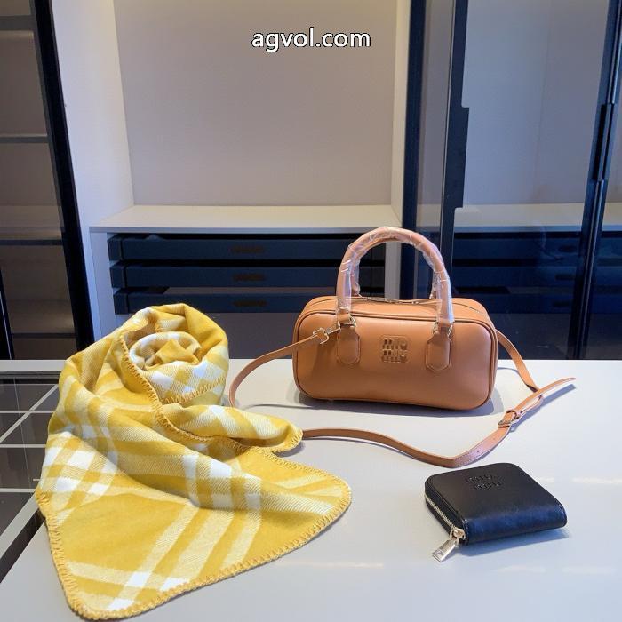 偽 ブランド 販売バッグMIUMIU視線を集めて人気急上昇中_0_2