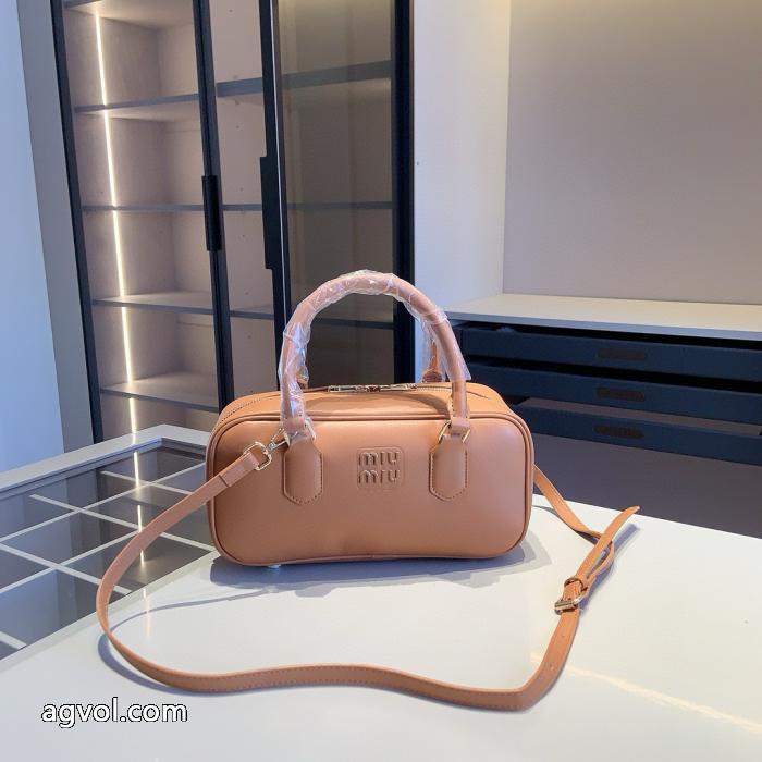 偽 ブランド 販売バッグMIUMIU視線を集めて人気急上昇中_0_3