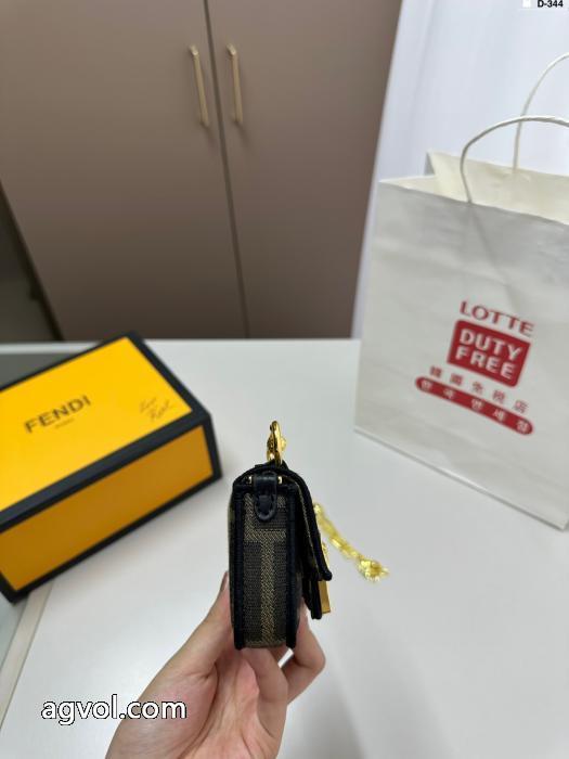 最終セール爆発的な人気VERSACE財布スーパー コピー 販売_0_0