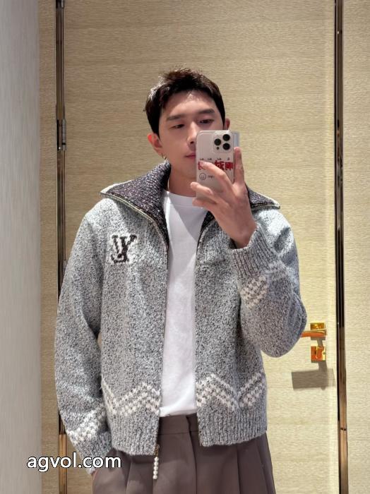 LOEWE華やかな印象今旬のシルエットバランスブランド コピー s 級コート_0_1