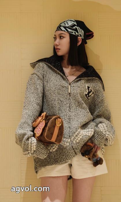 LOEWE華やかな印象今旬のシルエットバランスブランド コピー s 級コート_0_3