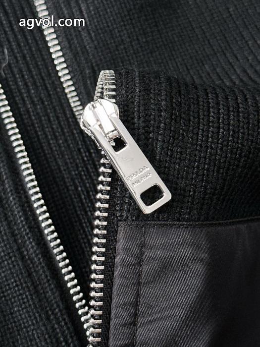 ジャケット相性抜群のコンビ日本未入荷カラーPRADA激安 通販 専門_0_1