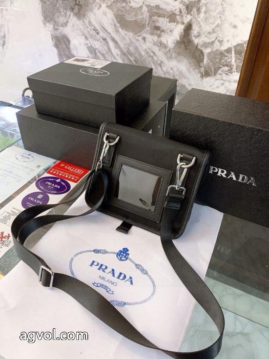 PRADA定番のナイロン素材プラダ横版携帯バッグ_0_1
