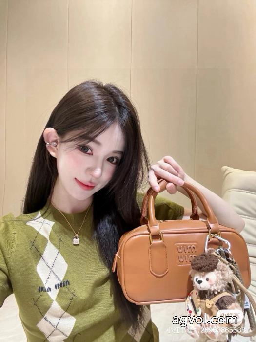 激安 通販 ブランドMIUMIU高品質唯一無二の存在ボウリングバッグ_0_0