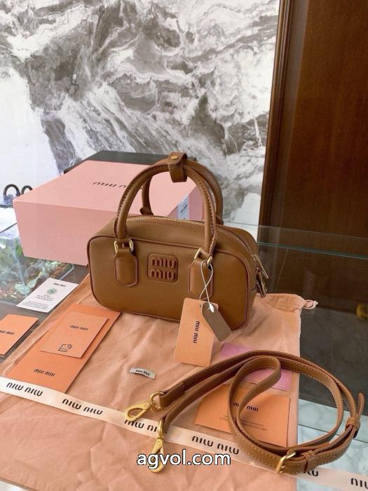 激安 通販 ブランドMIUMIU高品質唯一無二の存在ボウリングバッグ_0_3