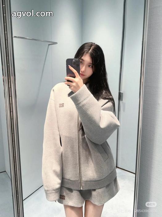 Miumiu繆繆24 FW早秋の新作宇宙綿ファスナーコート_0_2