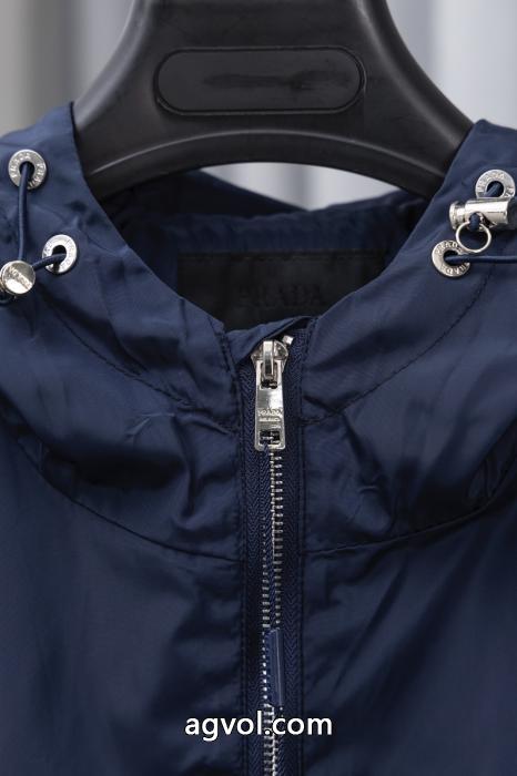 PRADAプラダ定番再生ナイロンエンブレムジップコート_0_1