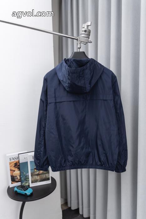 PRADAプラダ定番再生ナイロンエンブレムジップコート_0_2