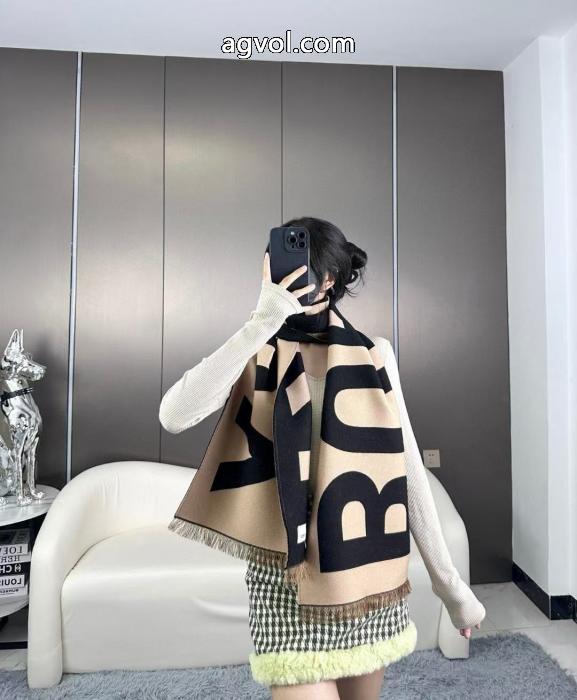 Burberryのスーパーワイルドなダブル大文字Bマフラー_0_0
