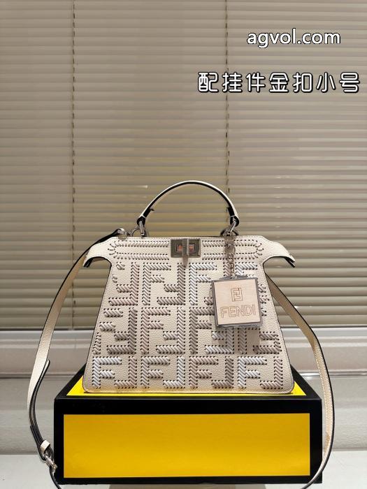 FendiリトルモンスタークラシックPEEKABOOターンロック開閉ハンドバッグ_0_0