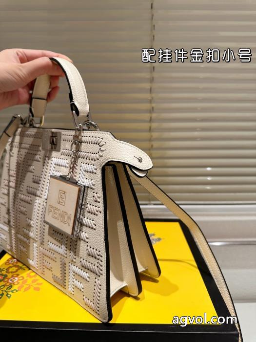 FendiリトルモンスタークラシックPEEKABOOターンロック開閉ハンドバッグ_0_2