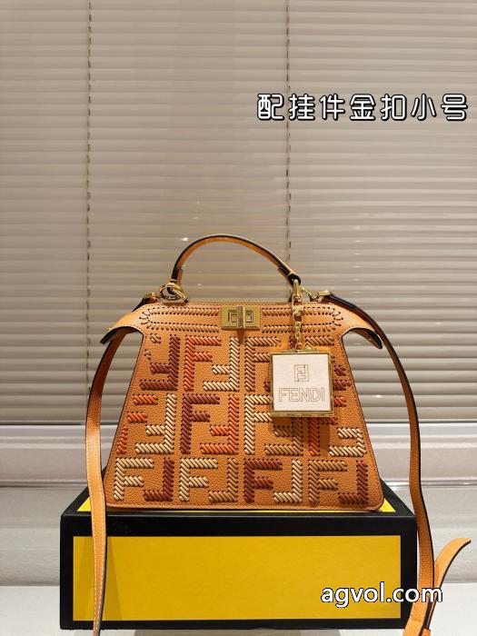 FendiリトルモンスタークラシックPEEKABOOターンロック開閉ハンドバッグ_0_6