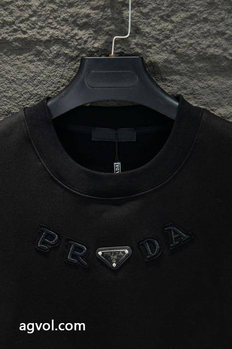 PRADA通販 ブランドパーカー秋冬ファッショントレンドの最先端に_0_3