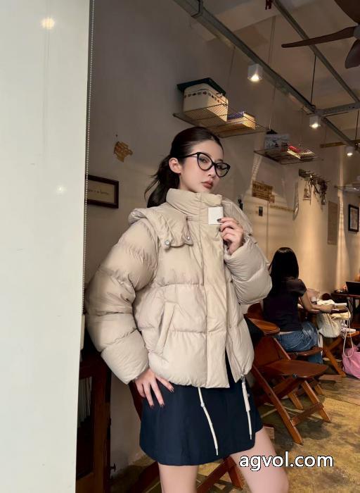 旬の気分を絶妙にファッション感が急上昇！ダウンジャケットLOEWEスーパー ブランド コピー_0_0