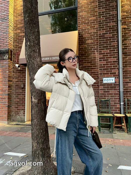 旬の気分を絶妙にファッション感が急上昇！ダウンジャケットLOEWEスーパー ブランド コピー_0_5
