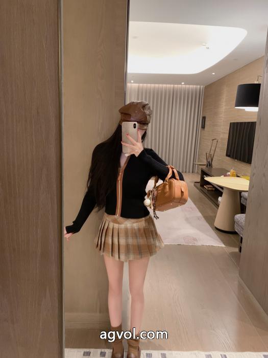 MiuMiuの大人気ニットカーディガンコート_0_1